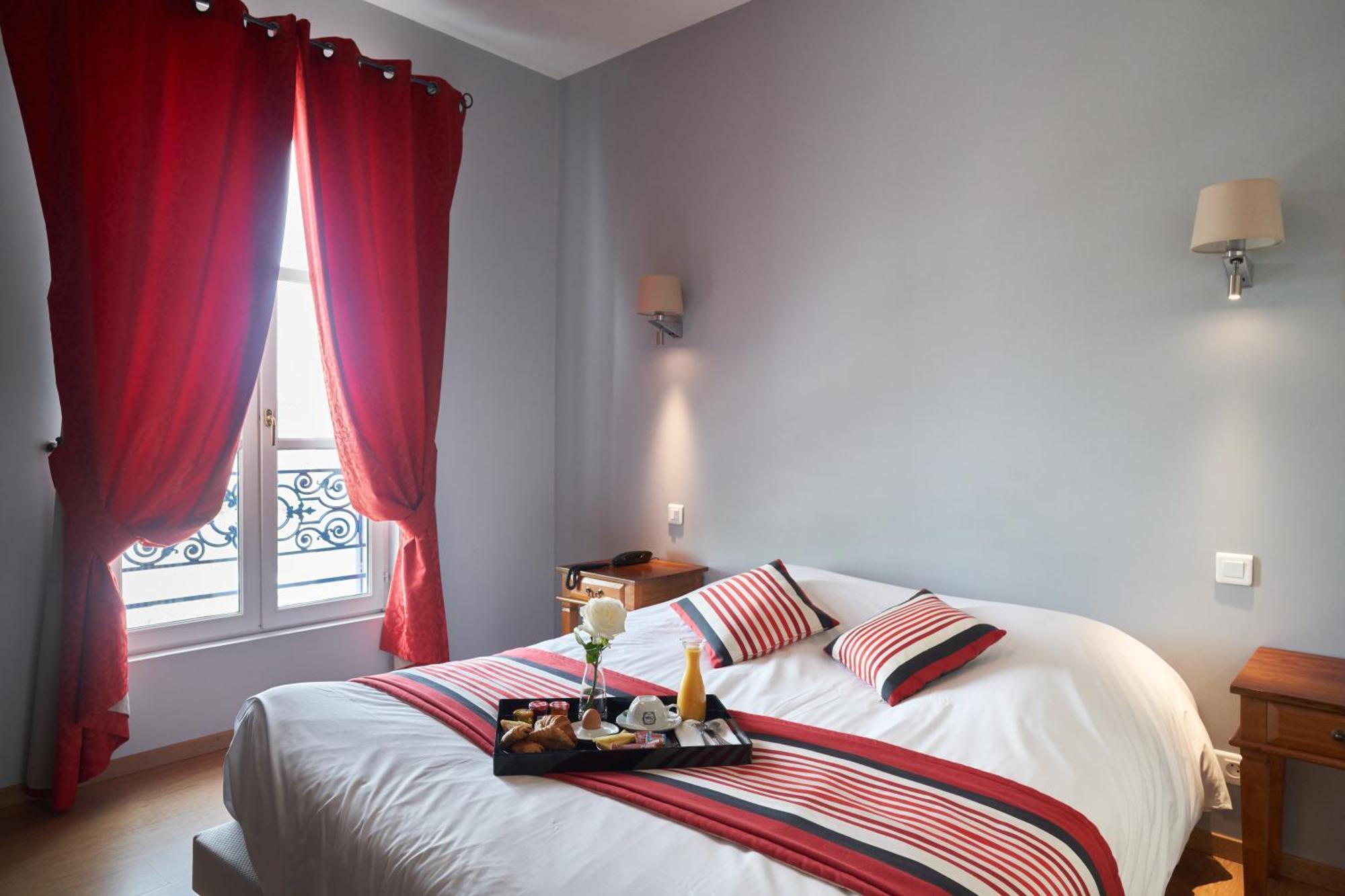 Logis Hotel De La Tour Libourne Exterior foto
